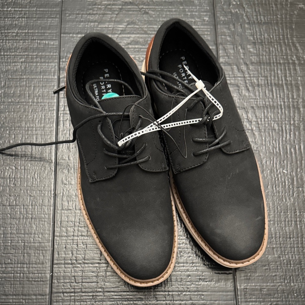 Perry Ellis Men's Black Oxfords with Tan Sole